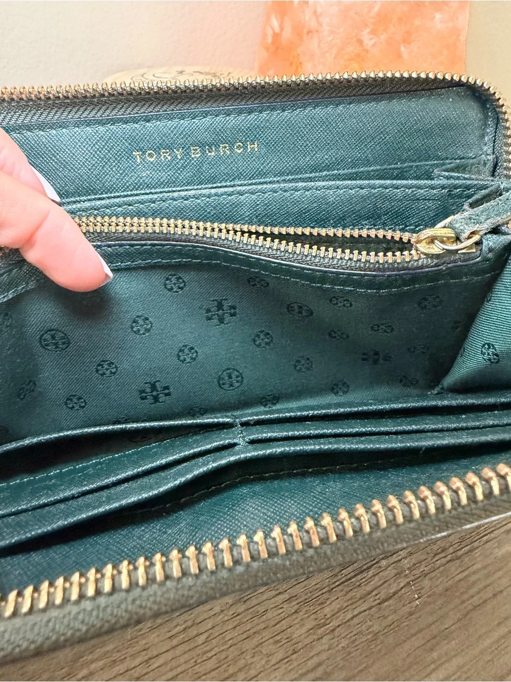 Tory Burch Robinson Zip Around Continental Wallet
